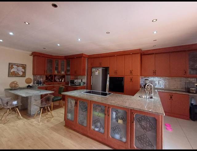 3 BEDROOM TOWNHOUSE FOR SALE IN MORNINGSIDE